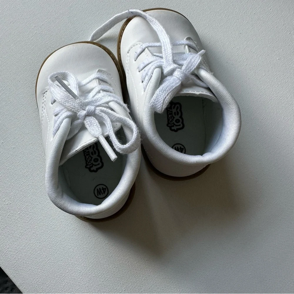 Teeny Toes White Baby Walker Shoes